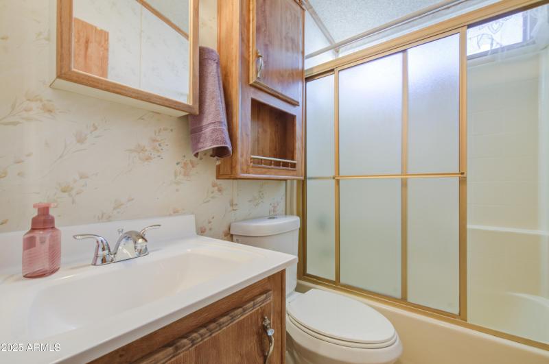 Bathroom-pic 2