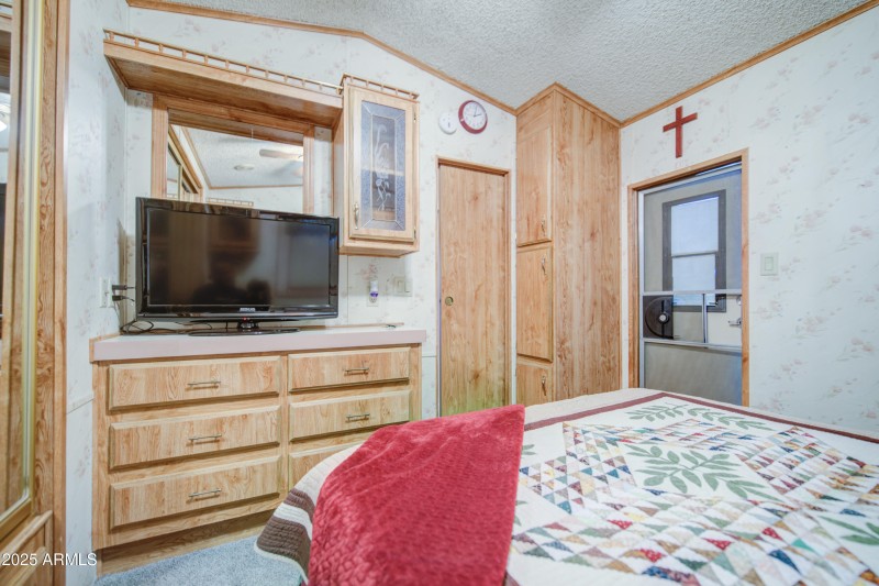 Bedroom-pic 3