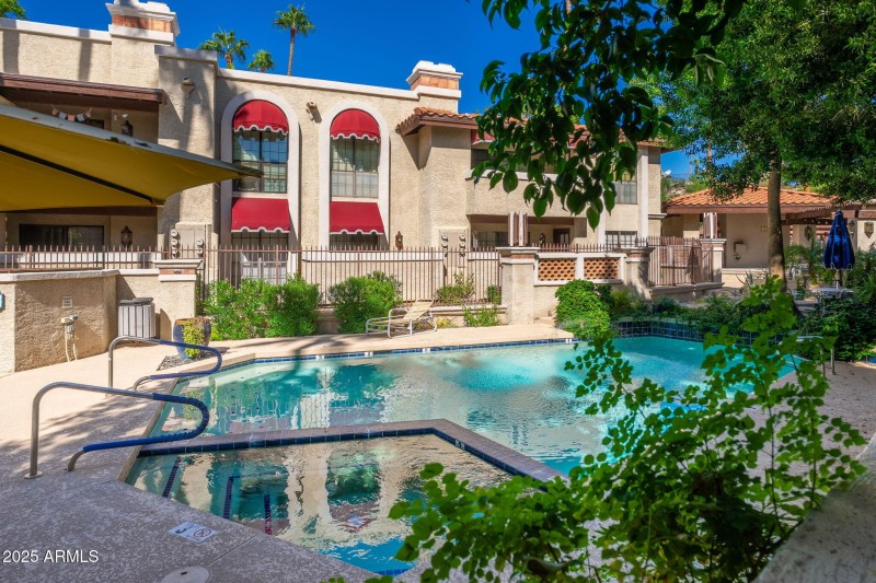 The Pointe Condominiums - 03