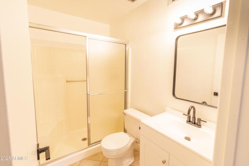 bathroom 2 (1 of 1)