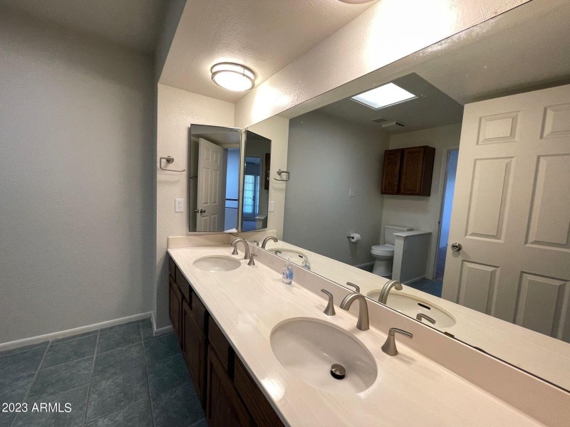 5CDB8F12-B2C7-4691-B0A6-FD94DA4F1141