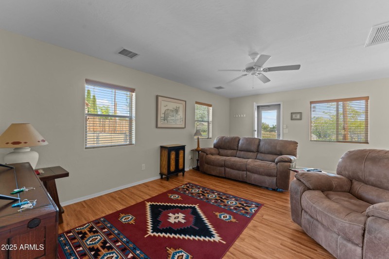 12-web-or-mls-DSC08562 (1)