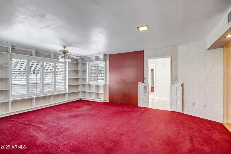 Sitting area/ Library/ Den