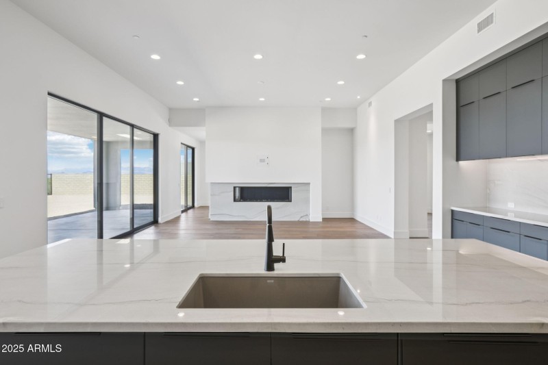 27-web-or-mls-13230 E Buckskin Trail-S07