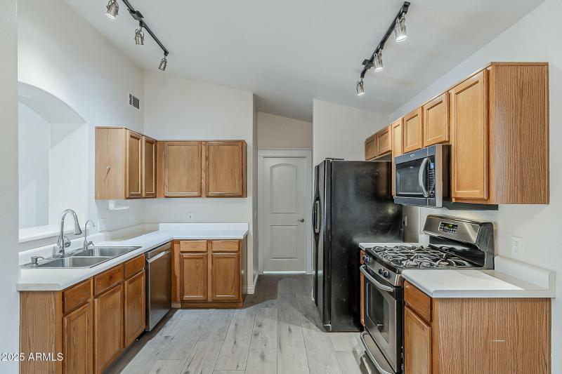 9-web-or-mls-Desert Bloom-9