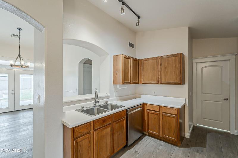 10-web-or-mls-Desert Bloom-10