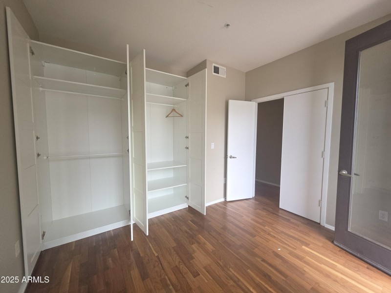 3rd Bedroom-CLOSET