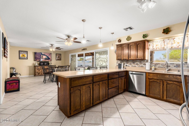 11138 W Hatcher Rd - 16