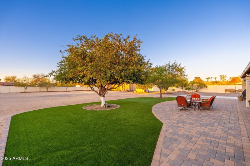 11138 W Hatcher Rd - 34