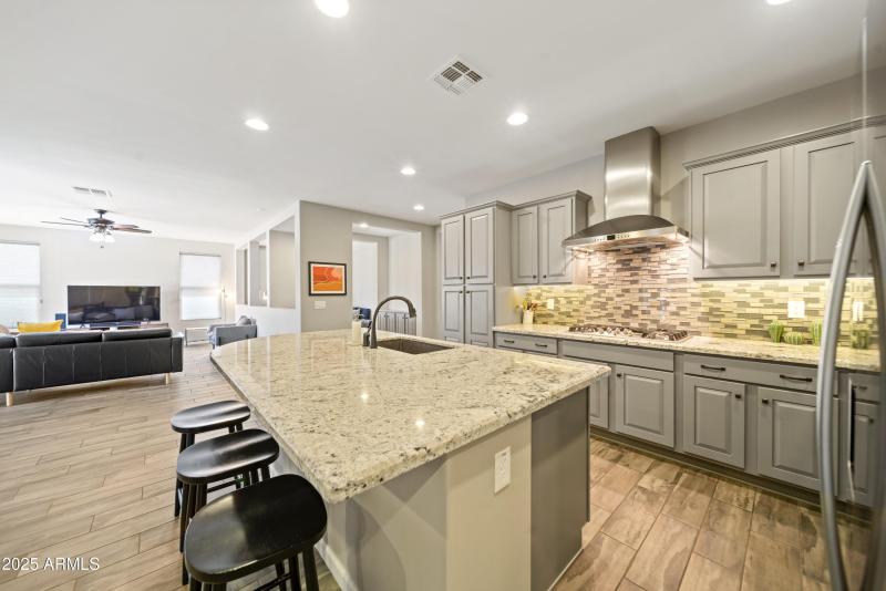 3921 Gold Ridge Rd00020