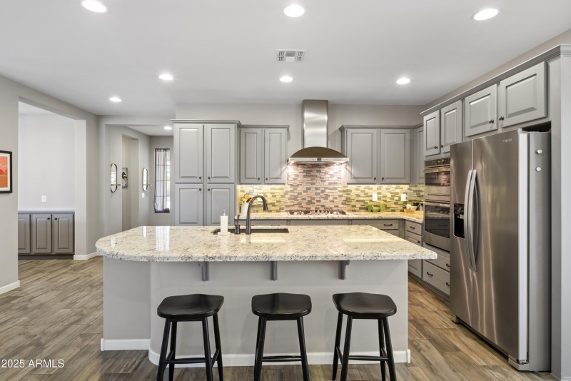 3921 Gold Ridge Rd00023