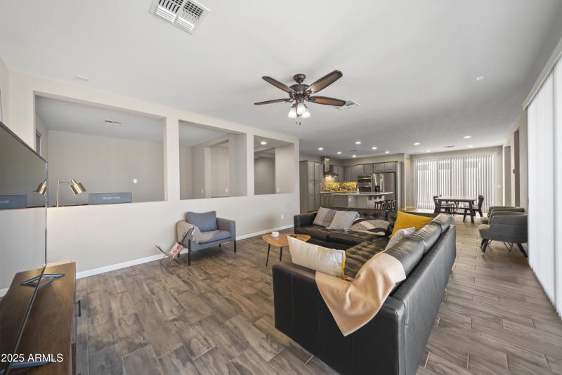 3921 Gold Ridge Rd00025