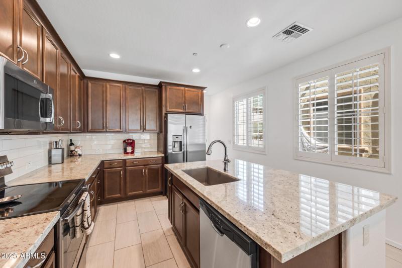 Upgraded Kitchen & Plantation Shutters