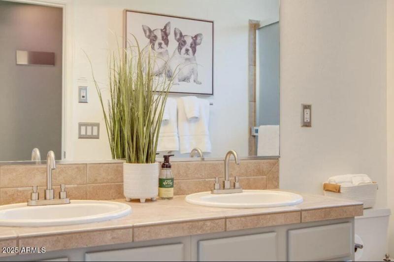 Bathroom 2 wDouble Sinks