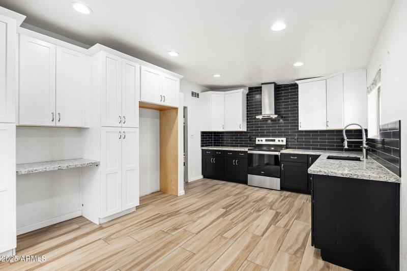 7604 N 46th Ave - 22