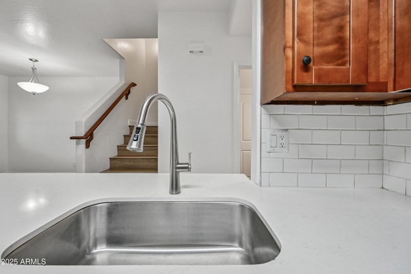 10-4608WMA1161-ocupix