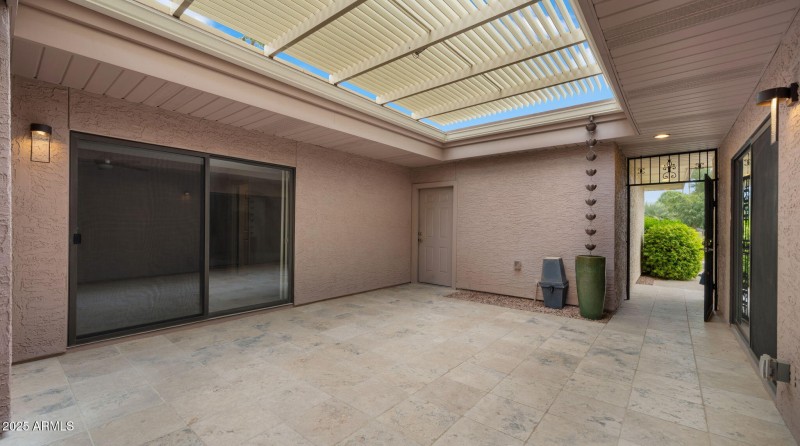 6-web-or-mls-Court yard3