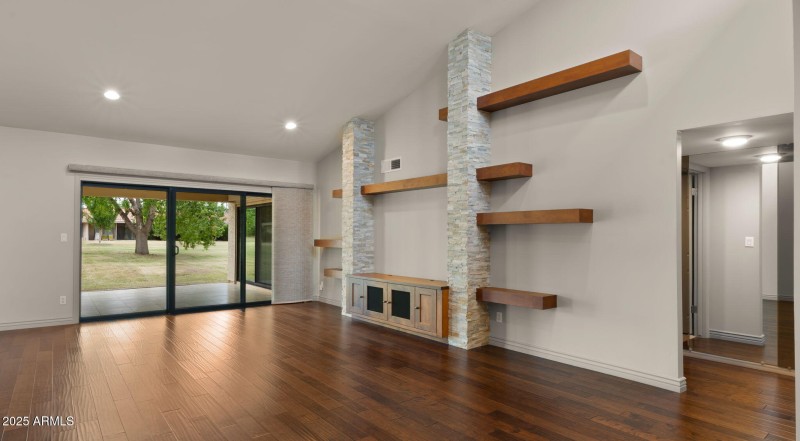 8-web-or-mls-Living Space2