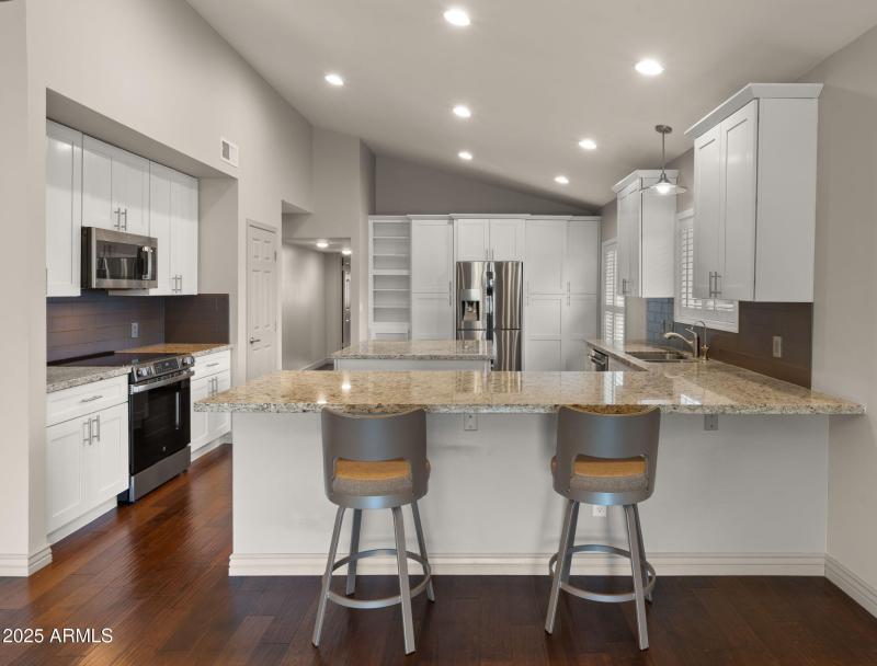 12-web-or-mls-Kitchen2