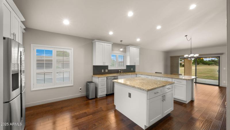 18-web-or-mls-Kitchen1