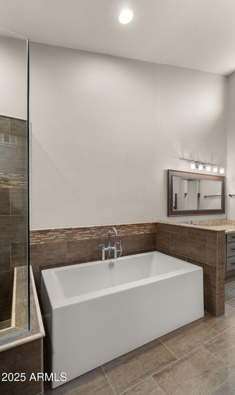 35-web-or-mls-Primary Bedroom8