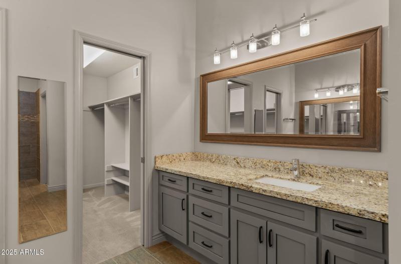 37-web-or-mls-Primary Bedroom10