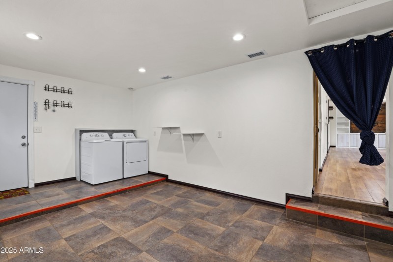 Laundry Room, Bonus Room or Office (2)