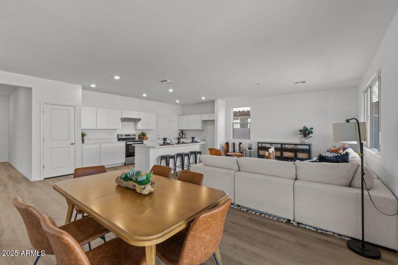 KBPHX_MIR_DesertOasis-Lot141_8500a-1200