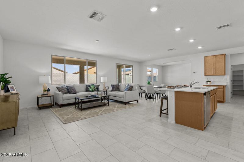 KBPHX_MIR_DesertOasis-Lot142_8719-1200