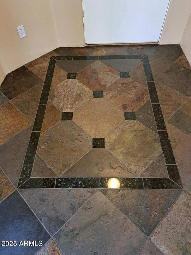 20230823190200373817000000-o