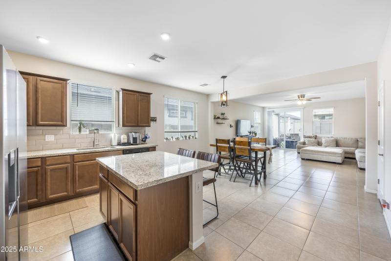 12)KITCHEN