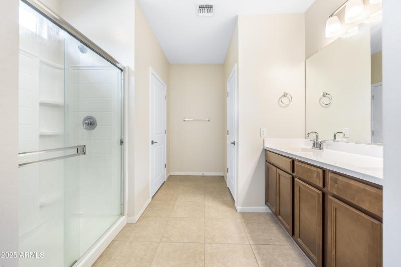 17)PRIMARY BATHROOM