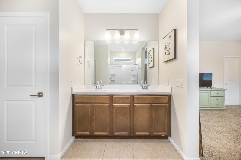 18)PRIMARY BATHROOM
