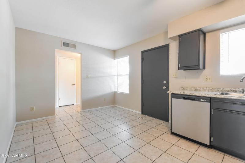 1022674.1101 W Campo Bello Drive - Dinin