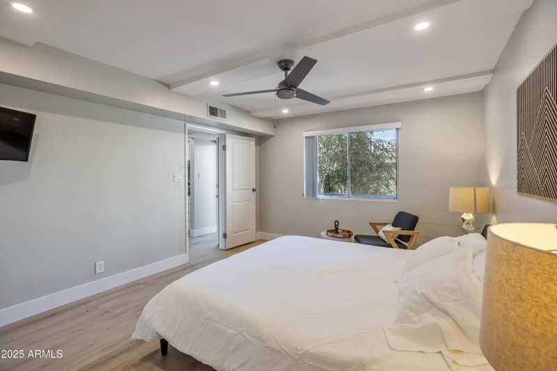 7CE2C8DE-F233-427D-89CB-3DBEBBCD3A93