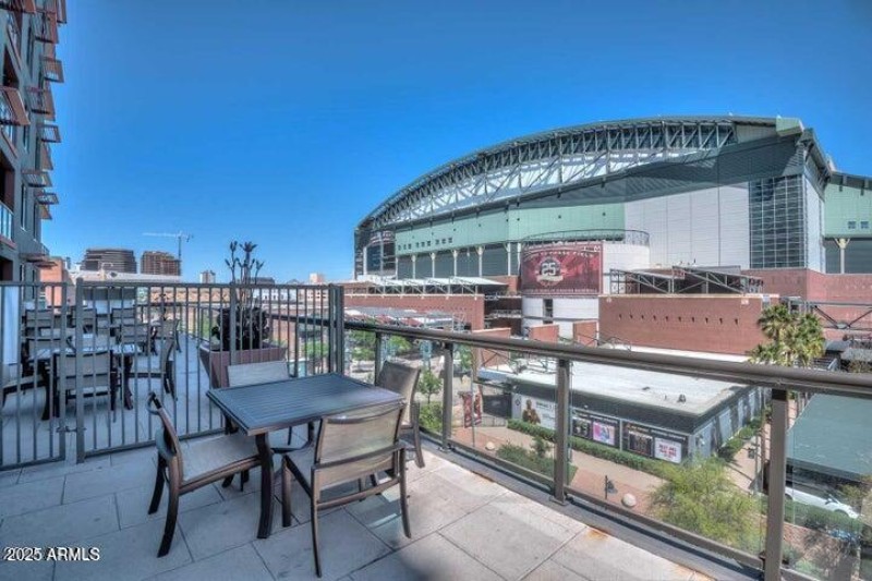 Community Deck 5th Floor