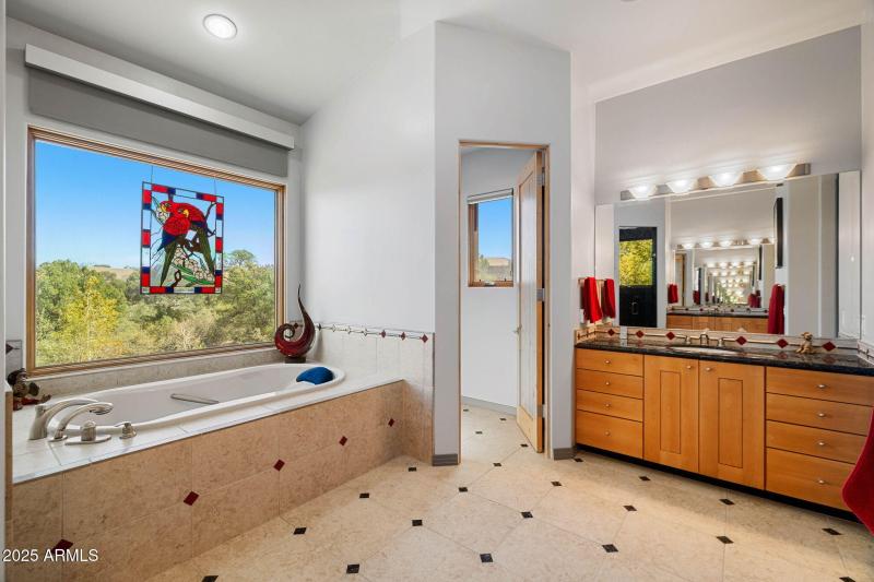 40-Primary Bathroom (1)