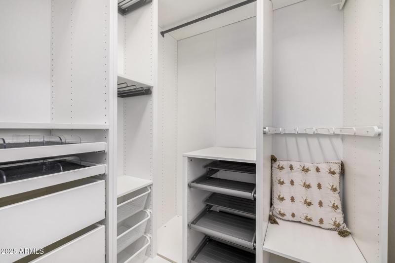 Walk in Closet 2