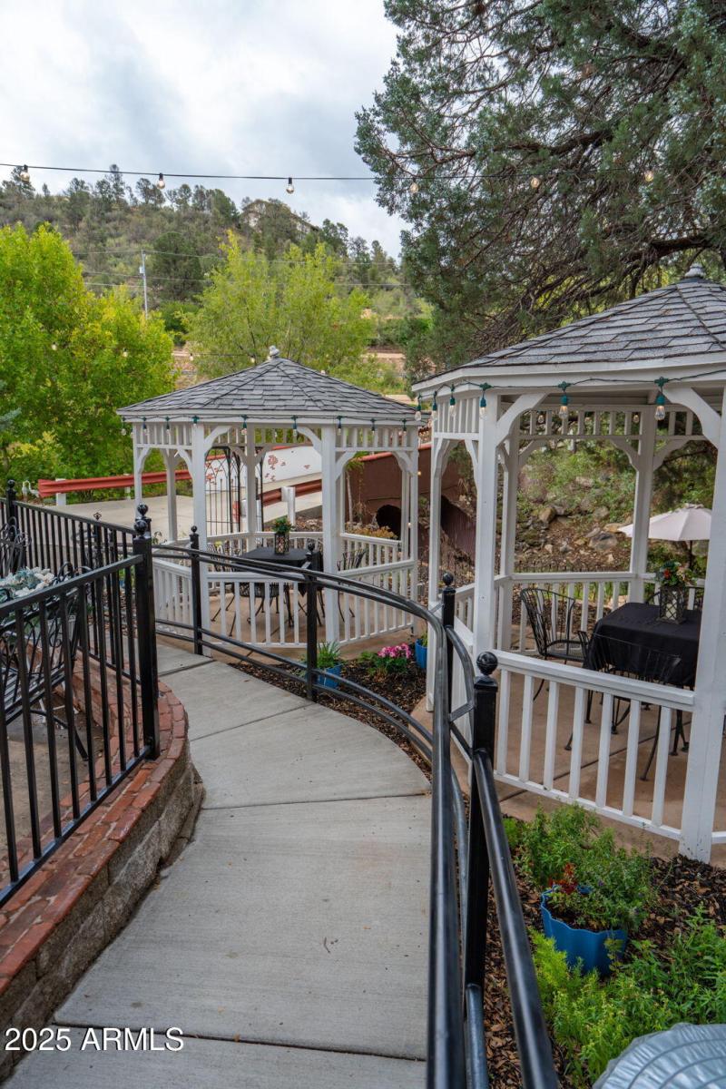 74-web-or-mls-2516-willow-creek-rd