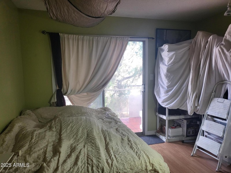 BDRM EXIT TO BALCINY