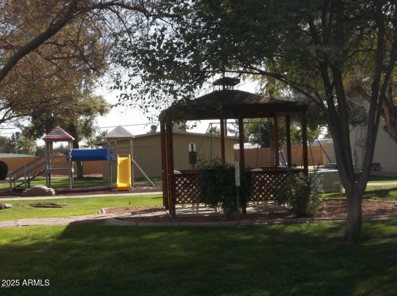 GAZEBO & PLAY AREA