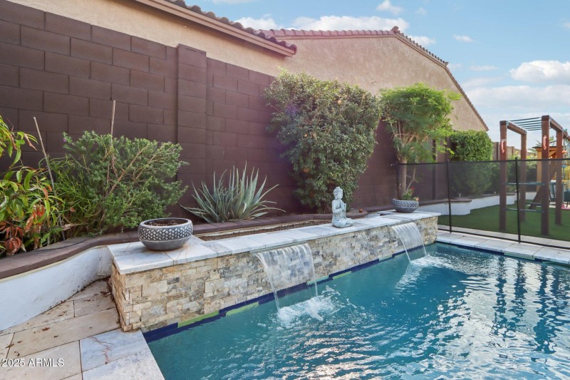 47-web-or-mls-N 34th St-S1410-047