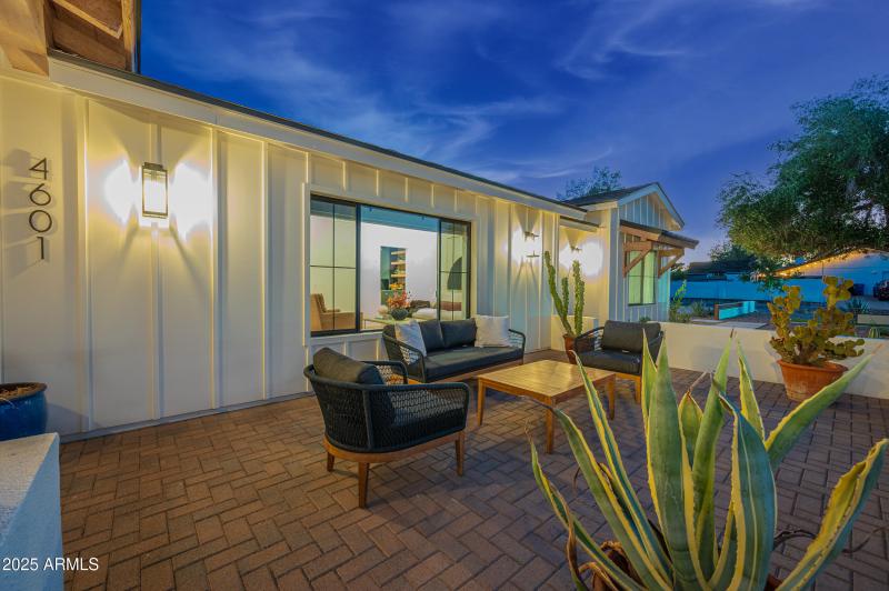 twilight_front_patio