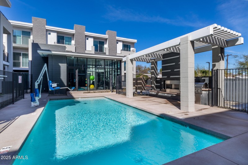 915 E Missouri Ave -5