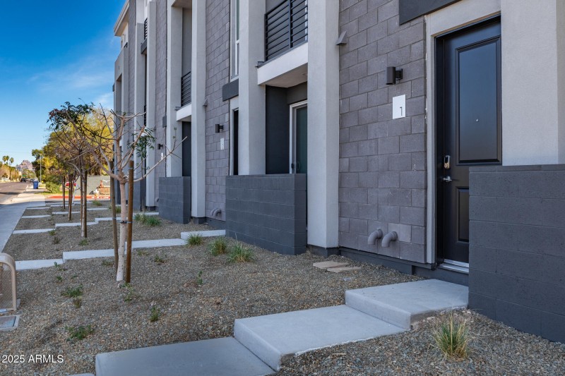 915 E Missouri Ave -16