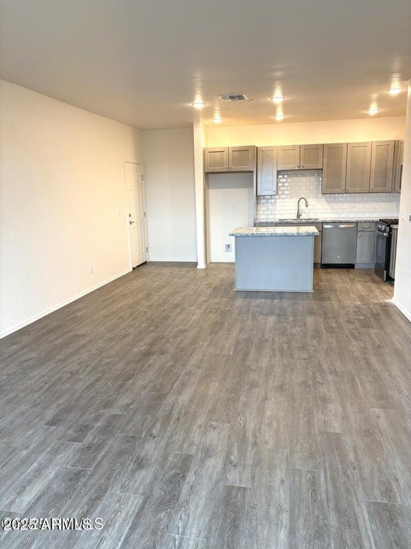 Ponderosa Parkway 7-233