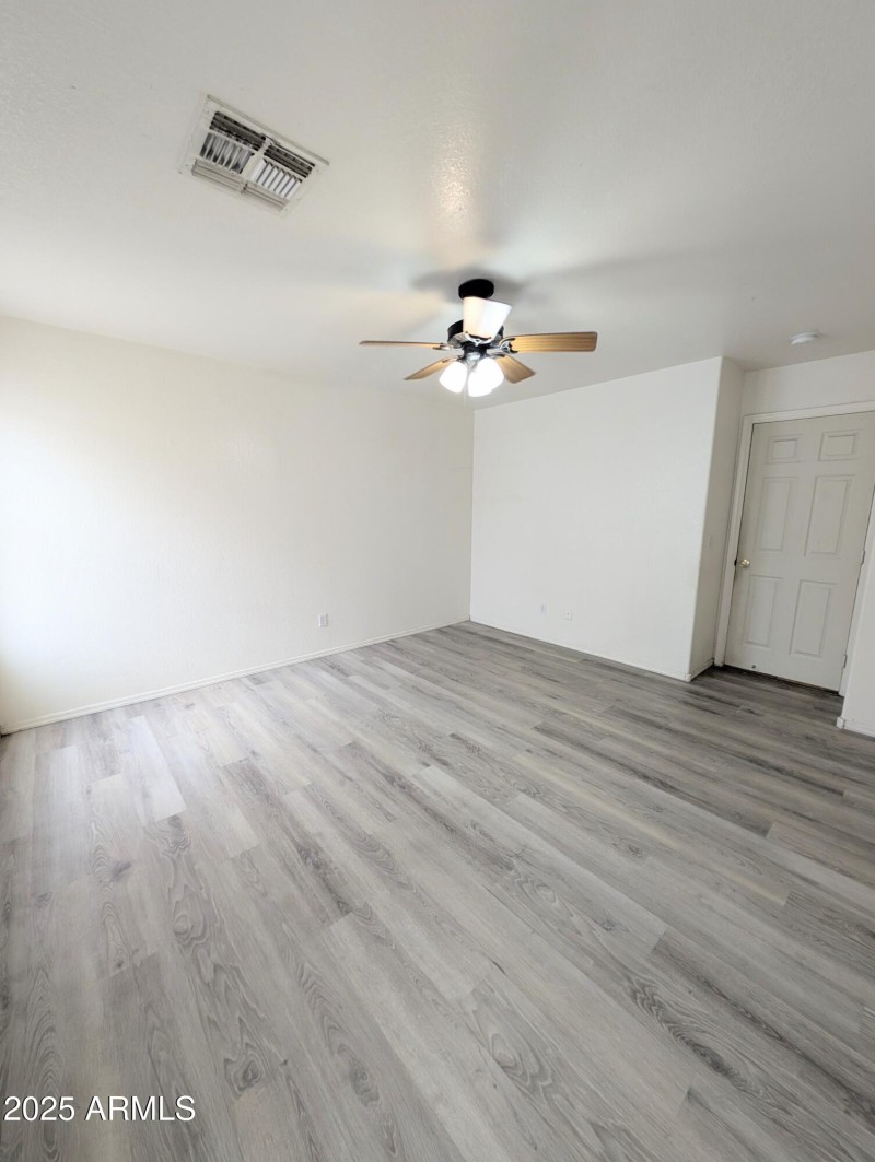 PXL_20250905_001117735.MP~2