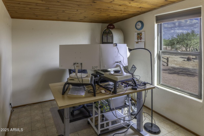 Guest Bedroom/ Office