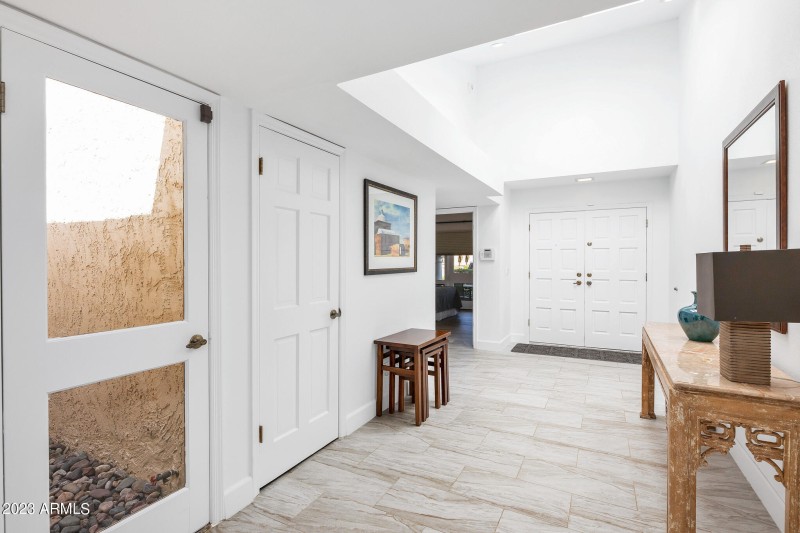Foyer showing Split Floor Plan