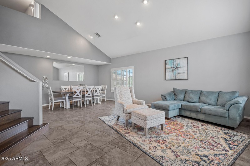 2027 E Parkside Ln-6